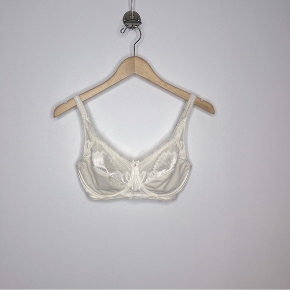 Amoena Aurelie Size 34D Wired Mastectomy Bra Lace & Gold Tone Detailing - Picture 2 of 15